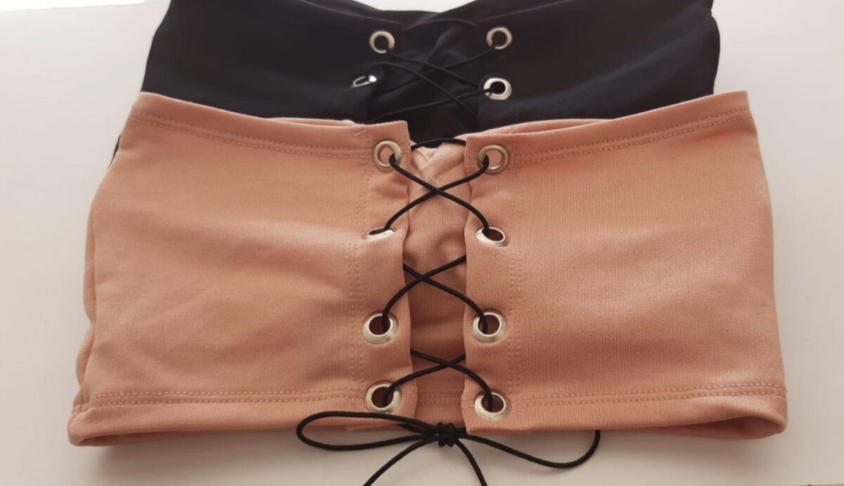 Cropped Top Faixa Barbie com Bojo Blogueira Preto e Nude parte das costas