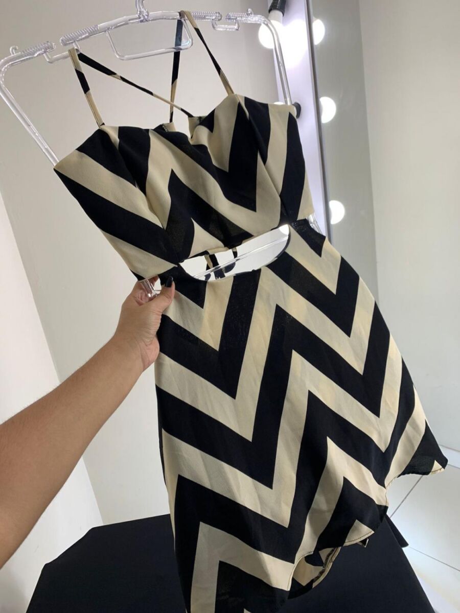 Vestido preto e branco